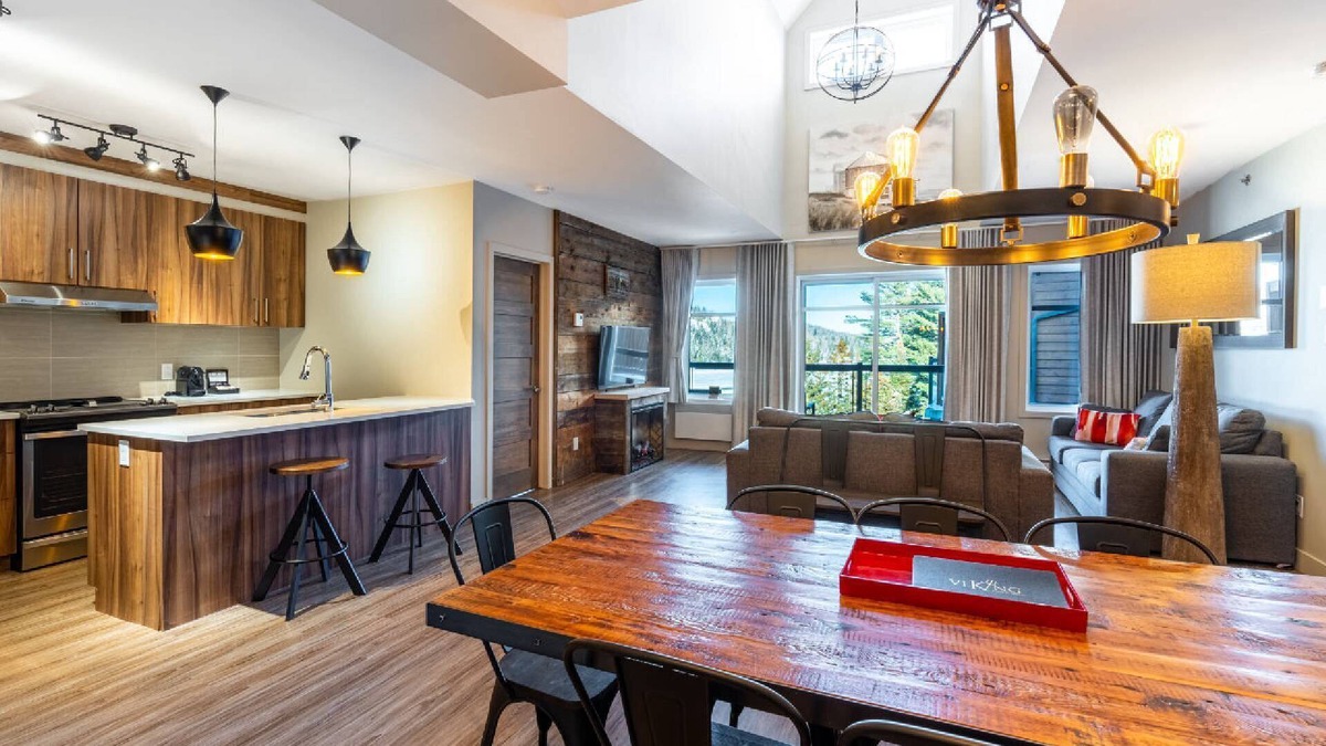 Sainte-Marguerite-du-Lac-Masson Apartment | The Viking Resort & Marina is a resort located in the Laurentians region.