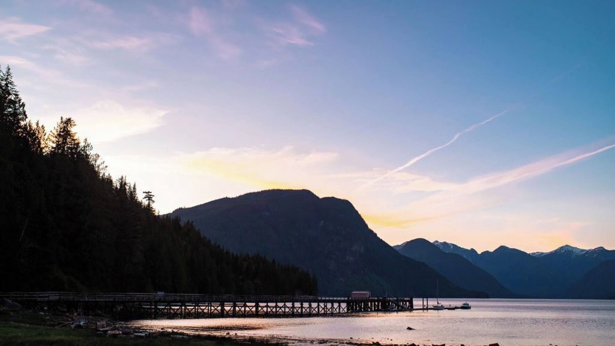 East Thurlow Island Cottage | Oceanfront Little Wren wilderness cabin with spectacular view.