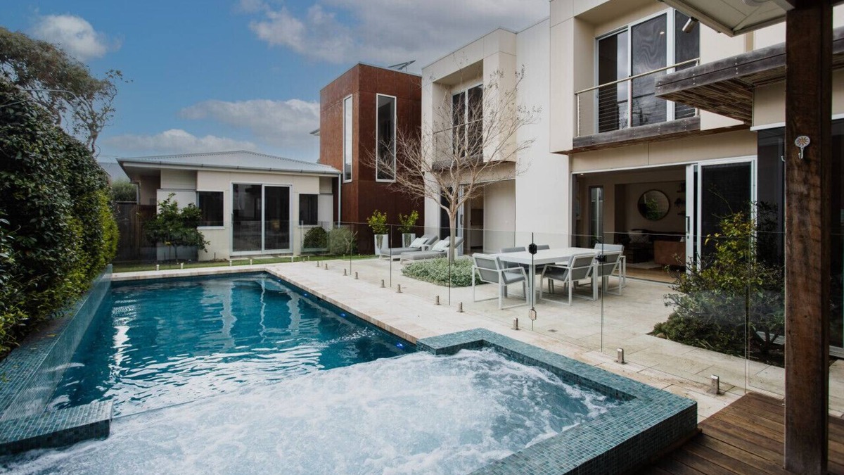 Ocean Grove House | Caanluje; Spa 40 degrees! Heated pool, sleeps 10