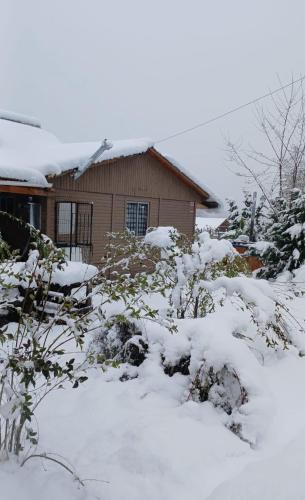 Pinto Ski Chalet | Cabaña Camino Termas de Chillan Hermoso Recinto