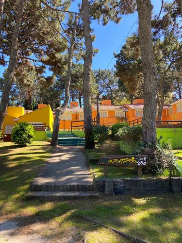 Costa del Este House | CABAÑA EN EL BOSQUE CENTRICA
