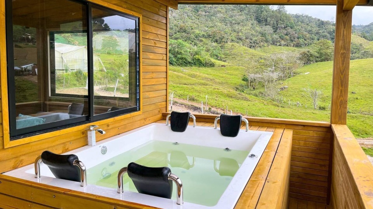 Cocorna Villa | Cabaña Gaia de Madera Con Jacuzzi