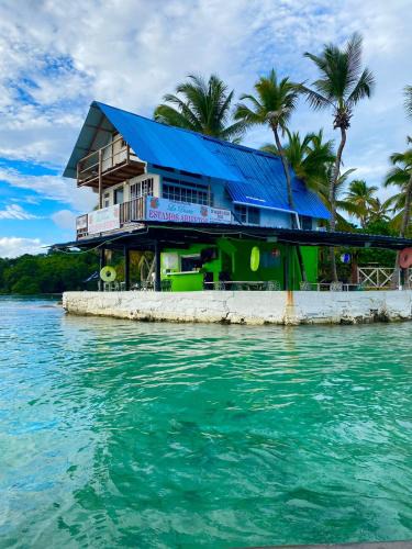 Isla Grande House | Cabaña La Punta