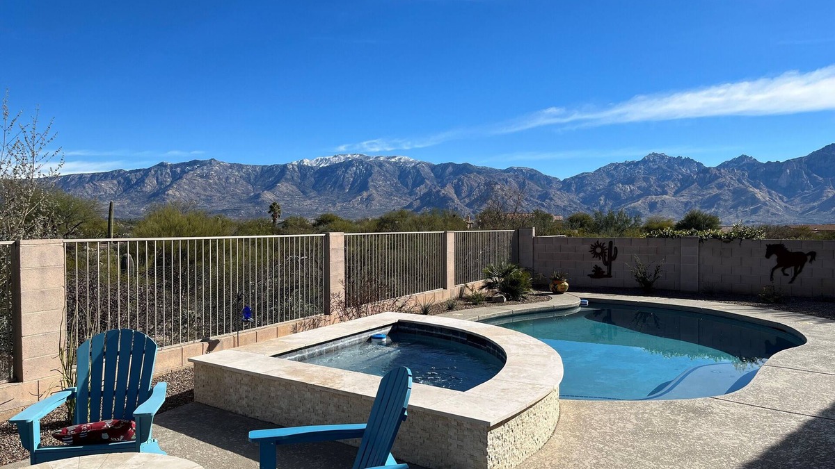 Rancho Vistoso House | Caballo Pass welcomes you to Oro Valley with incredible mountain views.