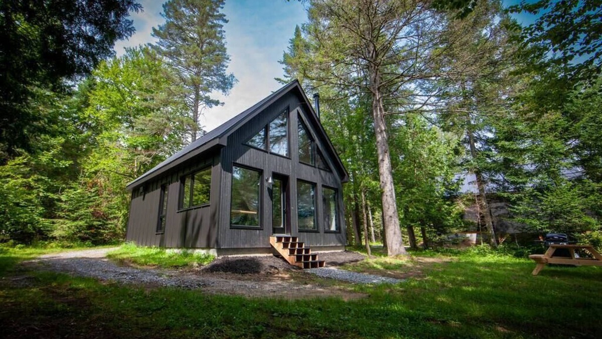 Nominingue House | Caban moderne, au bord du lac noir !