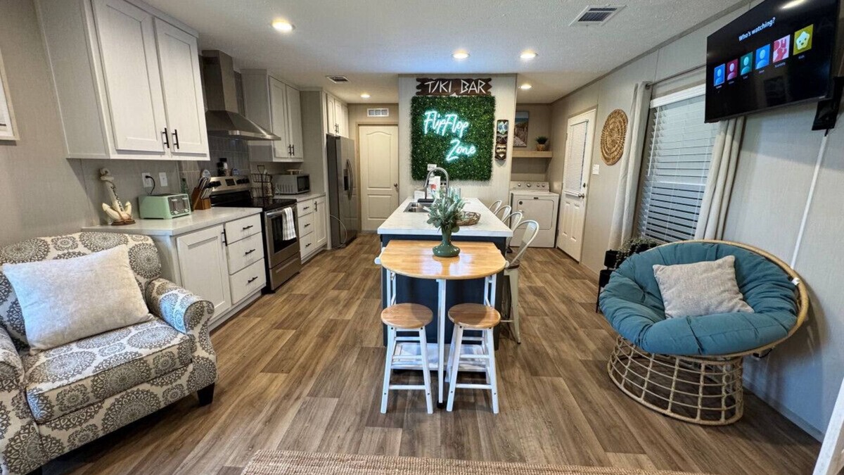 Ruskin House | CABANA BANANA- Tampa Bay- 5 mins from Bahia Beach