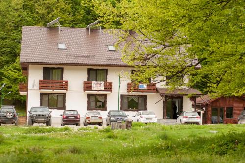 Berevoesti Cabin | Cabana Barlogul Lupilor