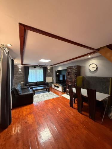 Comarnic House | Cabana Bujorului