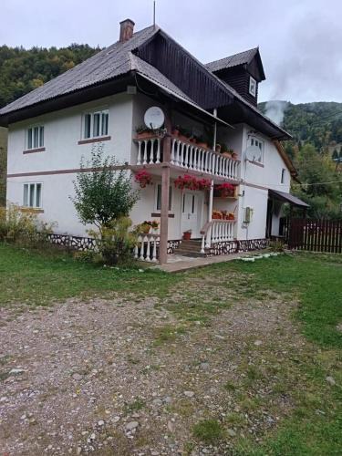 Garda de Sus House | CabanaDobra