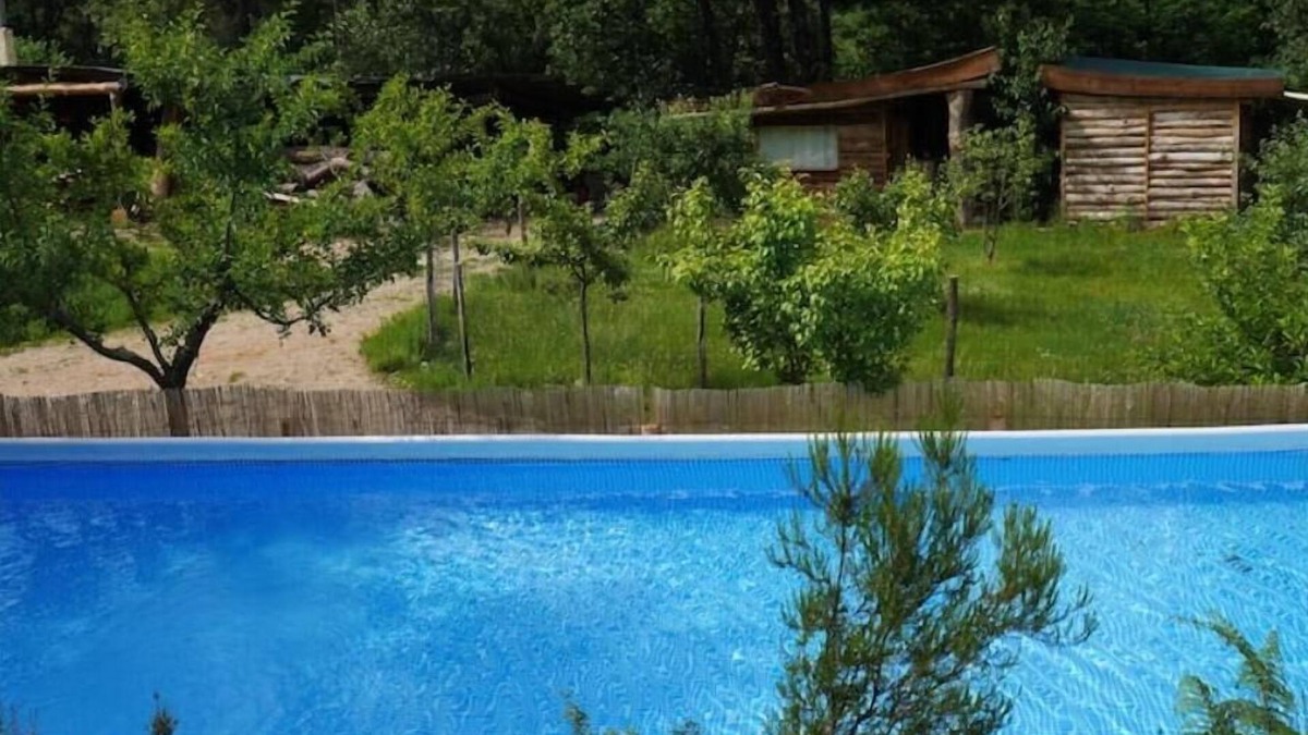 Malbosc Cabin | Cabane en Rondin de Bois Brut "isba" en Ardèche