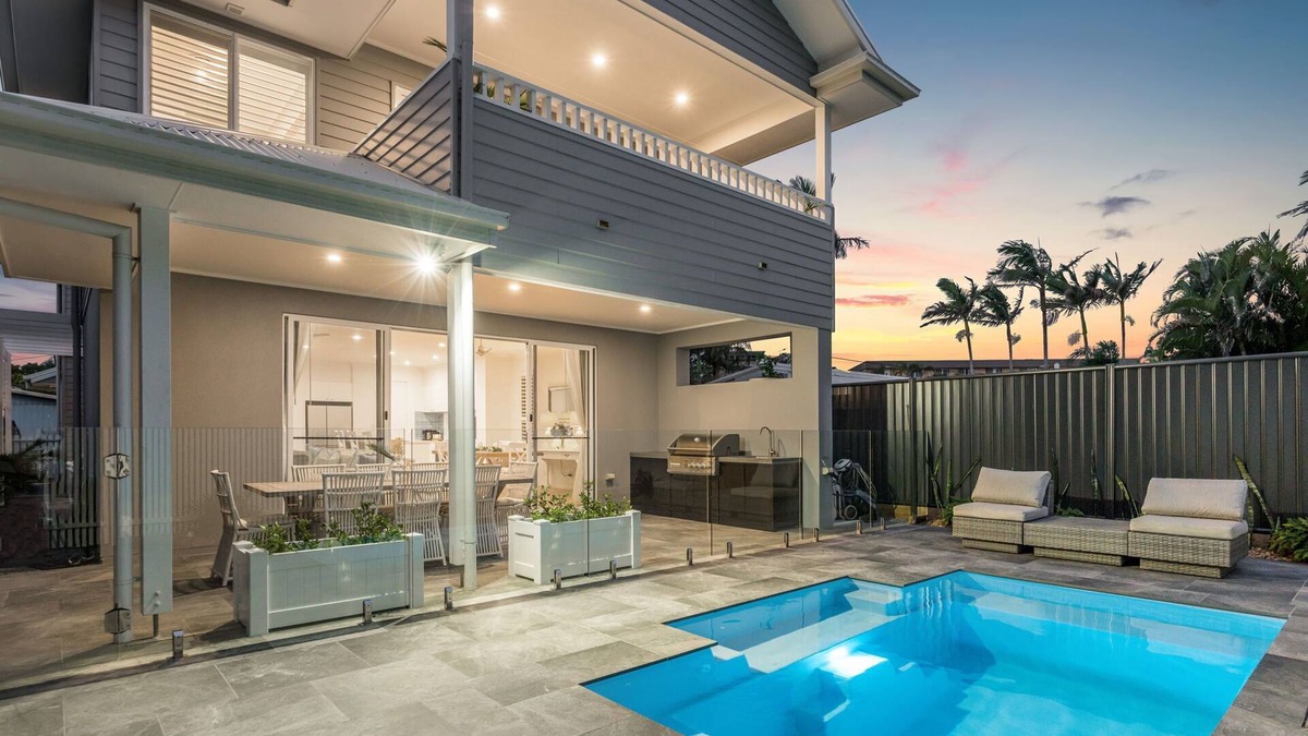 Bogangar House | Cabarita Beach House. Resort style living on the reserve. Steps from the beach.