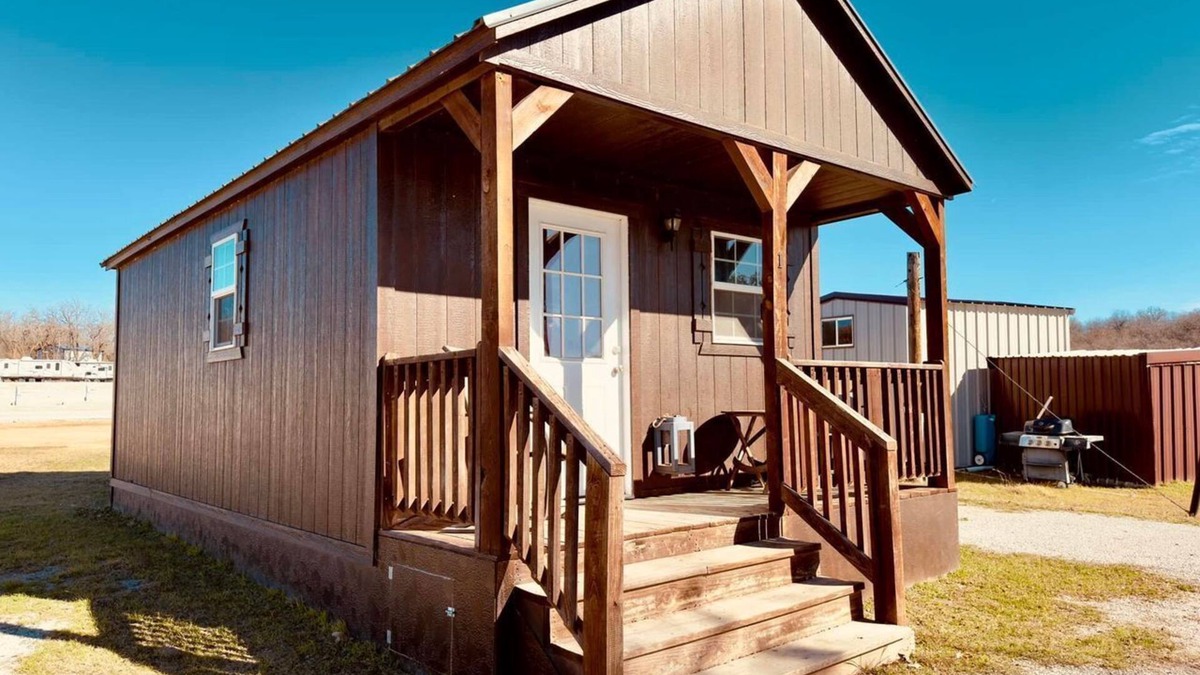 Bridgeport Resort | Cabin 1: Your Secluded Lakeside Escape in Bridgeport, TX