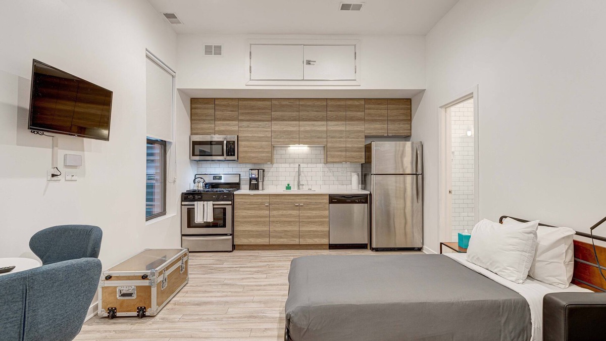 River West Apartment | Cabin 105 by 747 Lofts
