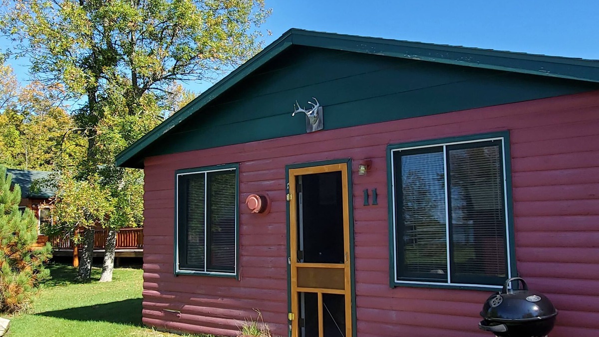 Gould City House | Cabin 11-The Fox Den at Sunset Pines Resort