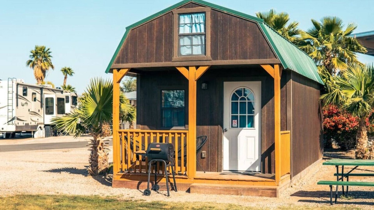 Ehrenberg Cabin | Cabin 12 · Deluxe Family Cabin