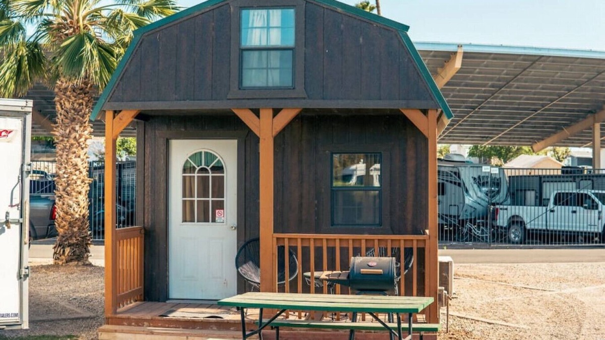 Ehrenberg Cabin | Cabin 15 · Deluxe Family Cabin