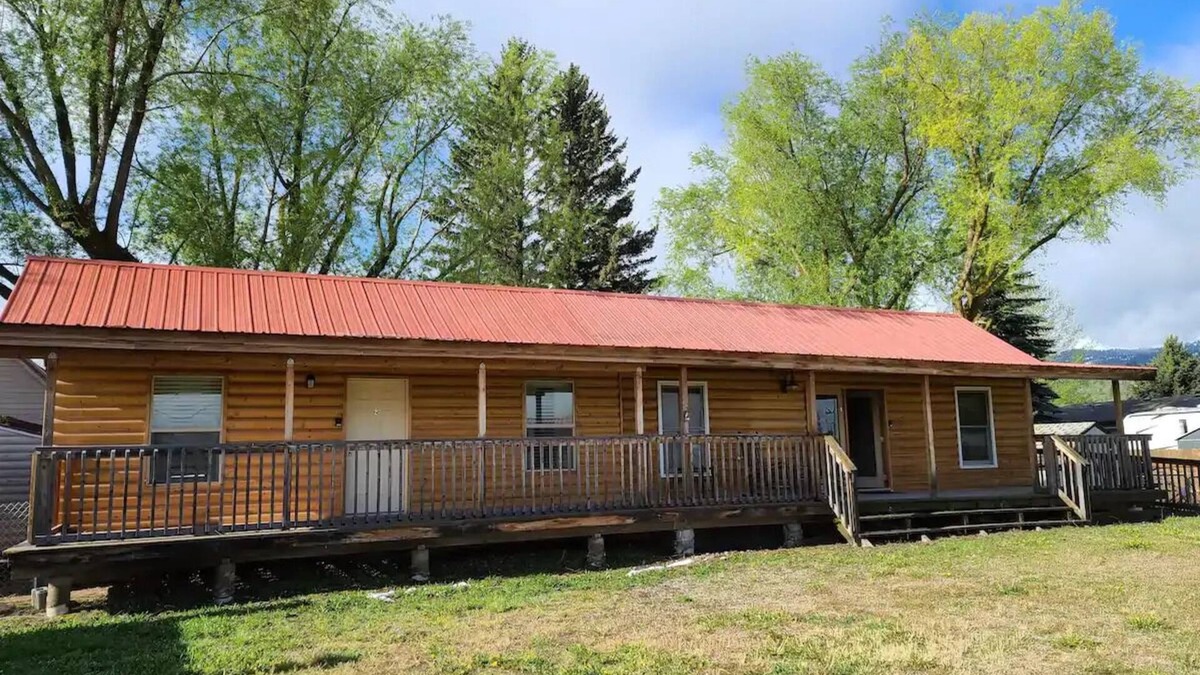 Irwin Cabin | Cabin #2 - Backyard Bunkhousen