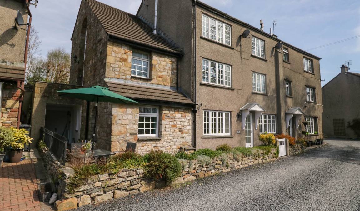 Cark Cottage | Cabin ∙ 2 bedrooms ∙ 5 guests