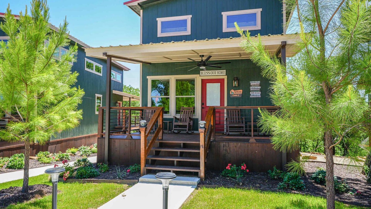 Bridgeport Cabin | Cabin 2 - Spacious Modern Lux Cabin, Hot Tub, FirePit, Games