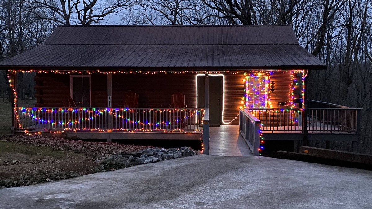 Lookout Mountain House | Cabin 3 is a Quiet log Cabin on Lookout Mountain 2 bedroom 2 bath