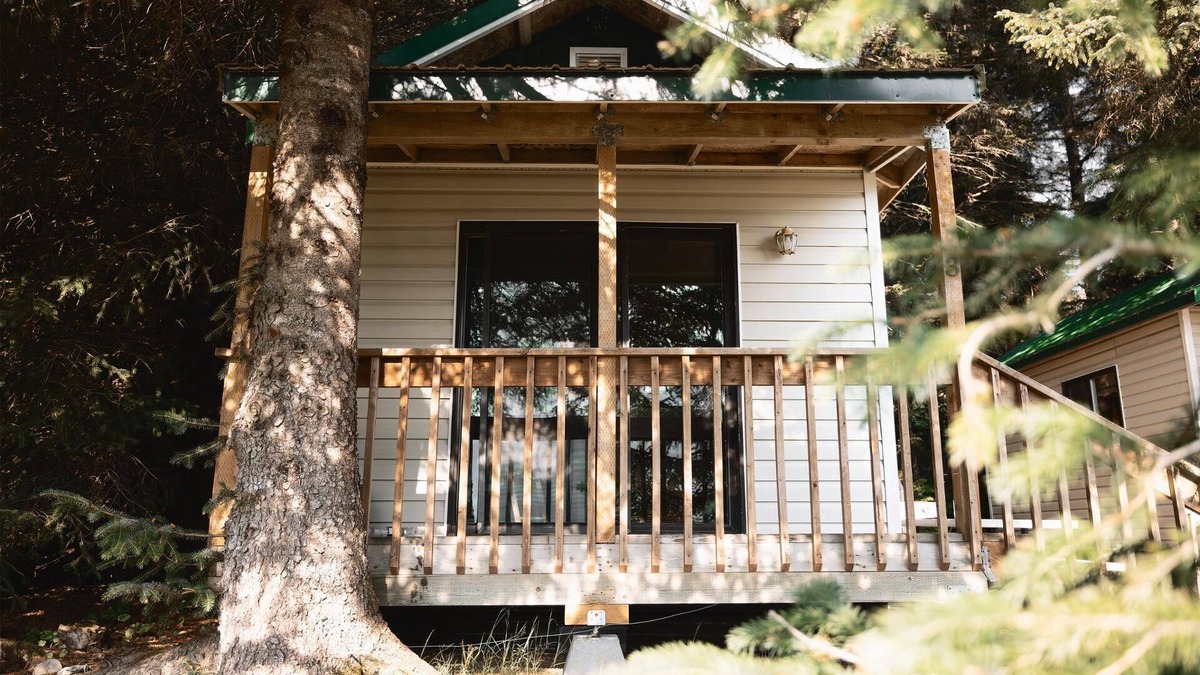 Haines House | Cabin 3 Lynn View Lodge