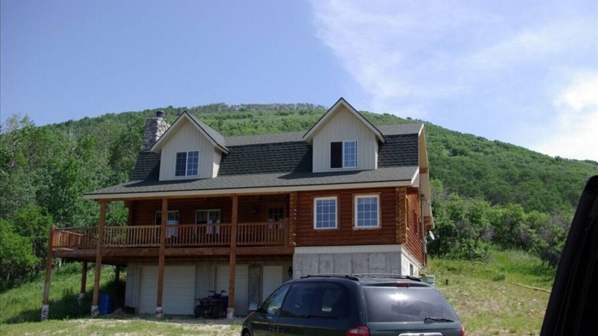 Kamas Cabin | Cabin, 4 Bedrooms + Loft, 4.5 Baths, (Sleeps 8-12) Mountain views with trails