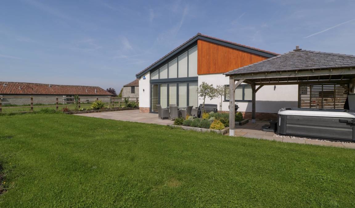 Pilning Cottage | Cabin ∙ 5 bedrooms ∙ 10 guests