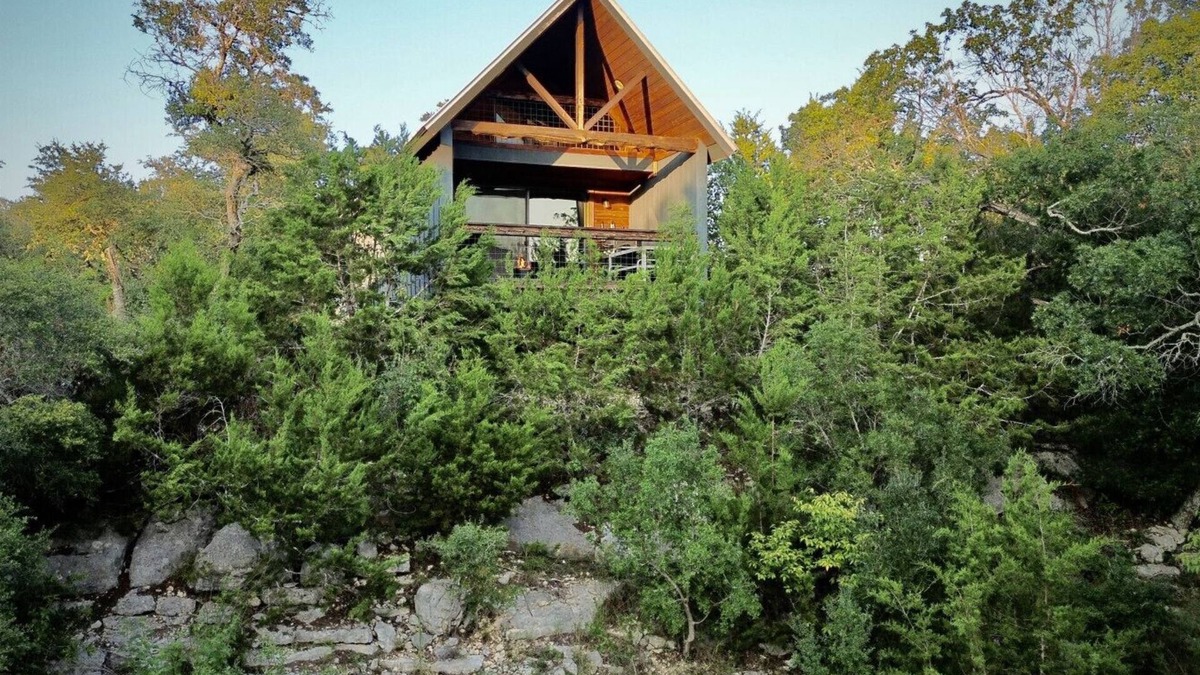 Dripping Springs House | Cabin 7 · Smart & Cozy Tiny Cabin with Tesla EV Charger!