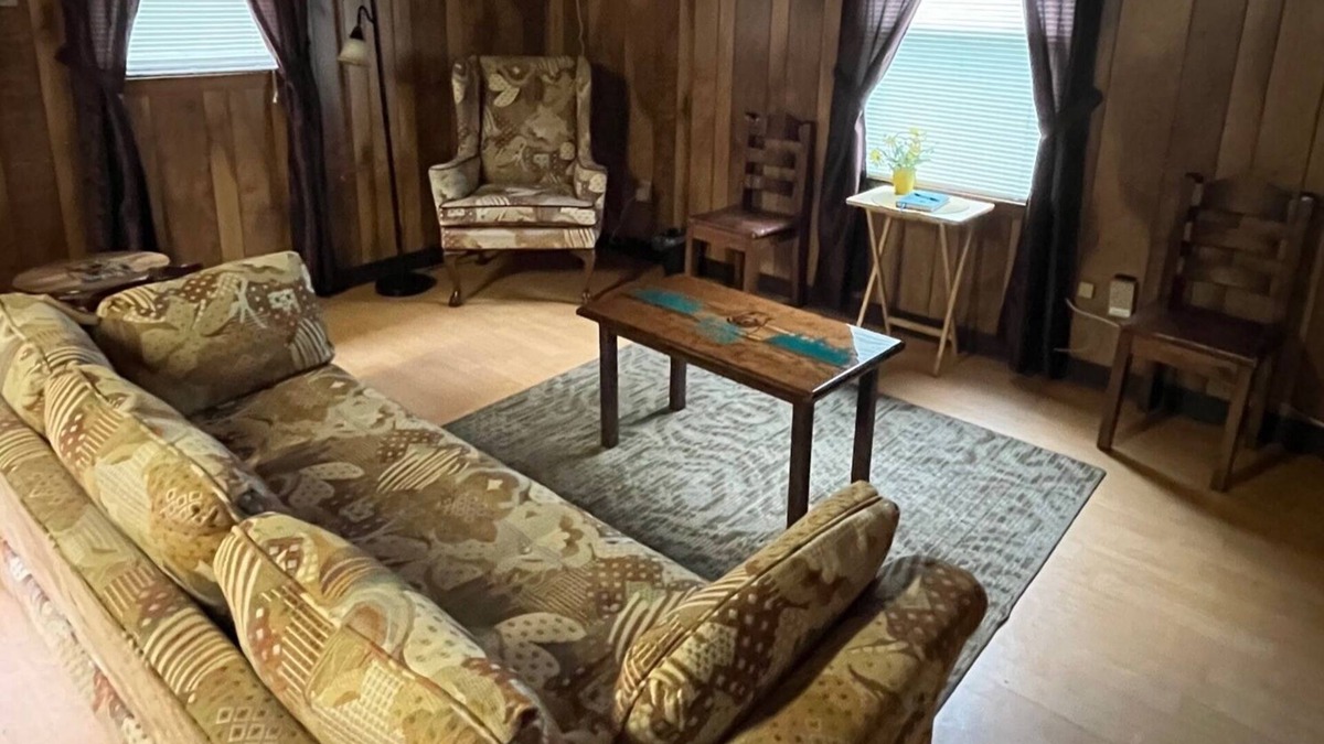 Salem Cabin | Cabin At beautiful Lake Jocassee, Salem SC sleeps 6 free park pass