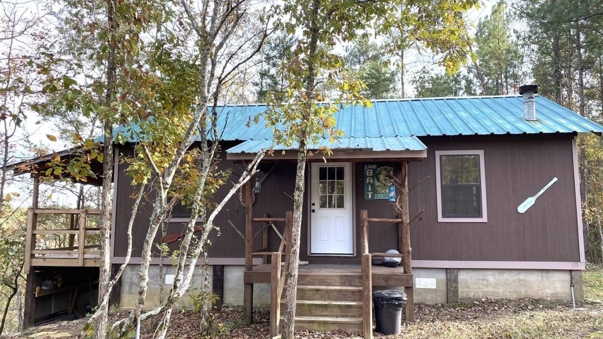 New Castle House | Cabin by the River