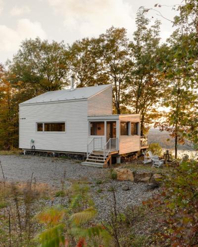 Saint-Aime-du-Lac-des-Iles Ski Chalet | Cabin N1 Les Grand'Pares Lake view Jacuzzi