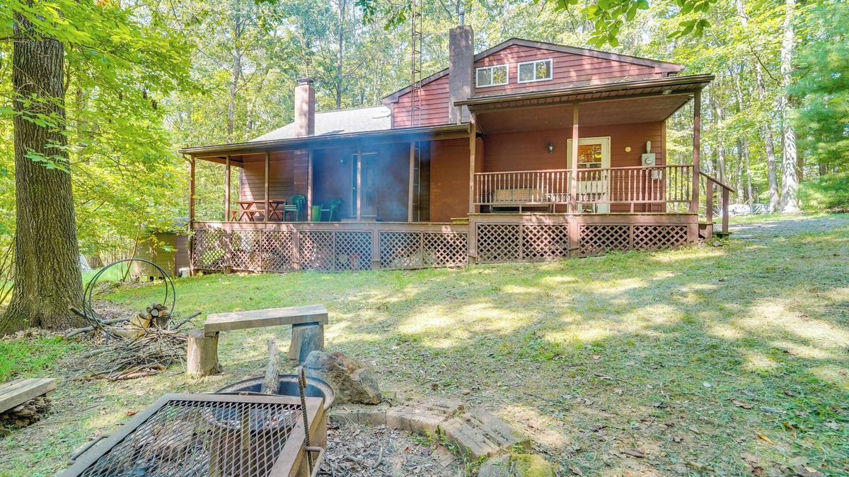 Petersburg Cabin | Cabin Comfort Near PSU! Fire Pit & On-Site Trails