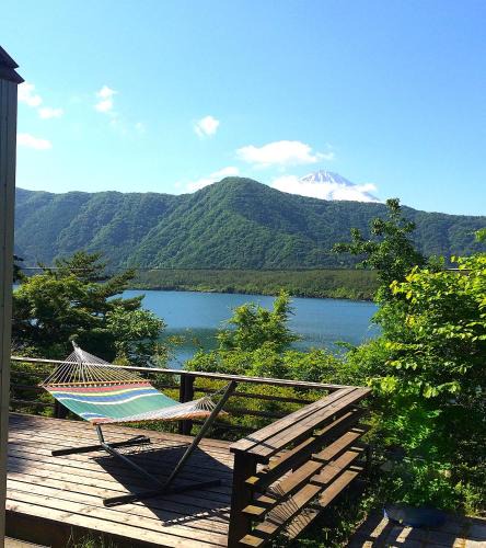 Fujikawaguchiko House | Cabin F Lake Saiko 1 min Mt Fuji Lakeview Villa Sleeps 10 BBQ Jacuzzi