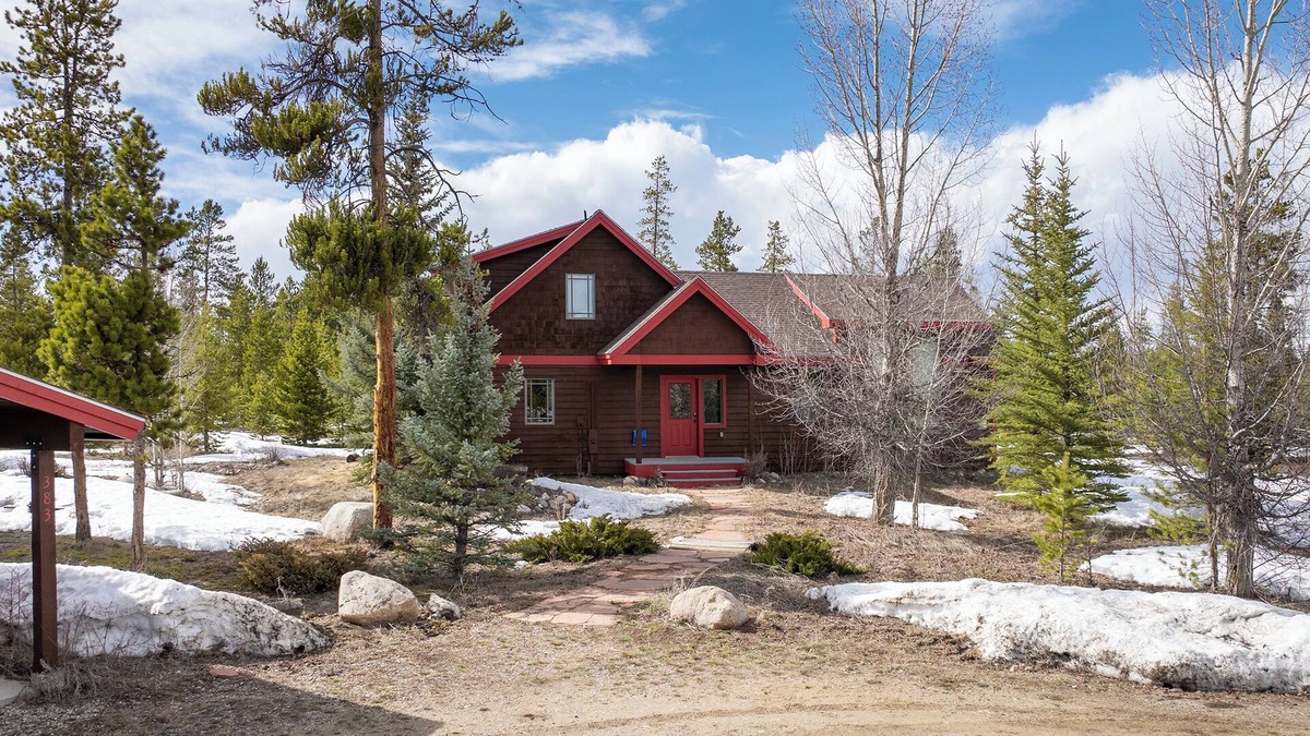 Fraser Cabin | Cabin getaway 3 bedroom, garage, open floor plan