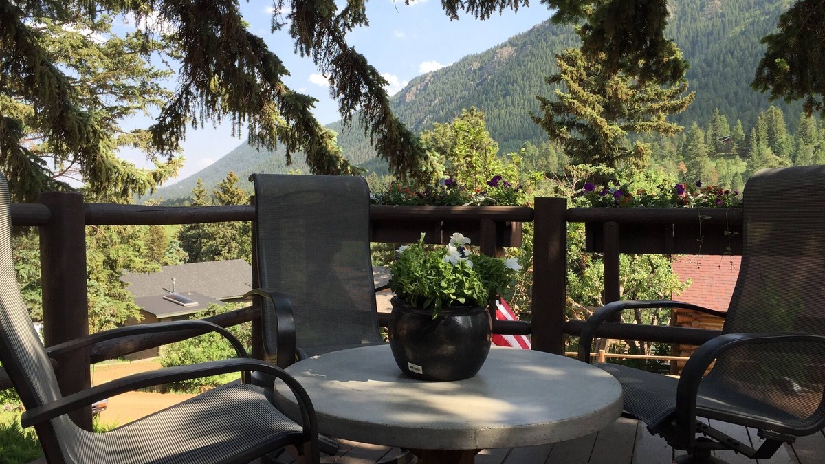 Green Mountain Falls Cabin | Cabin in the Pines, Artfully Renovated - Great Views - Quaint Green Mtn Falls.