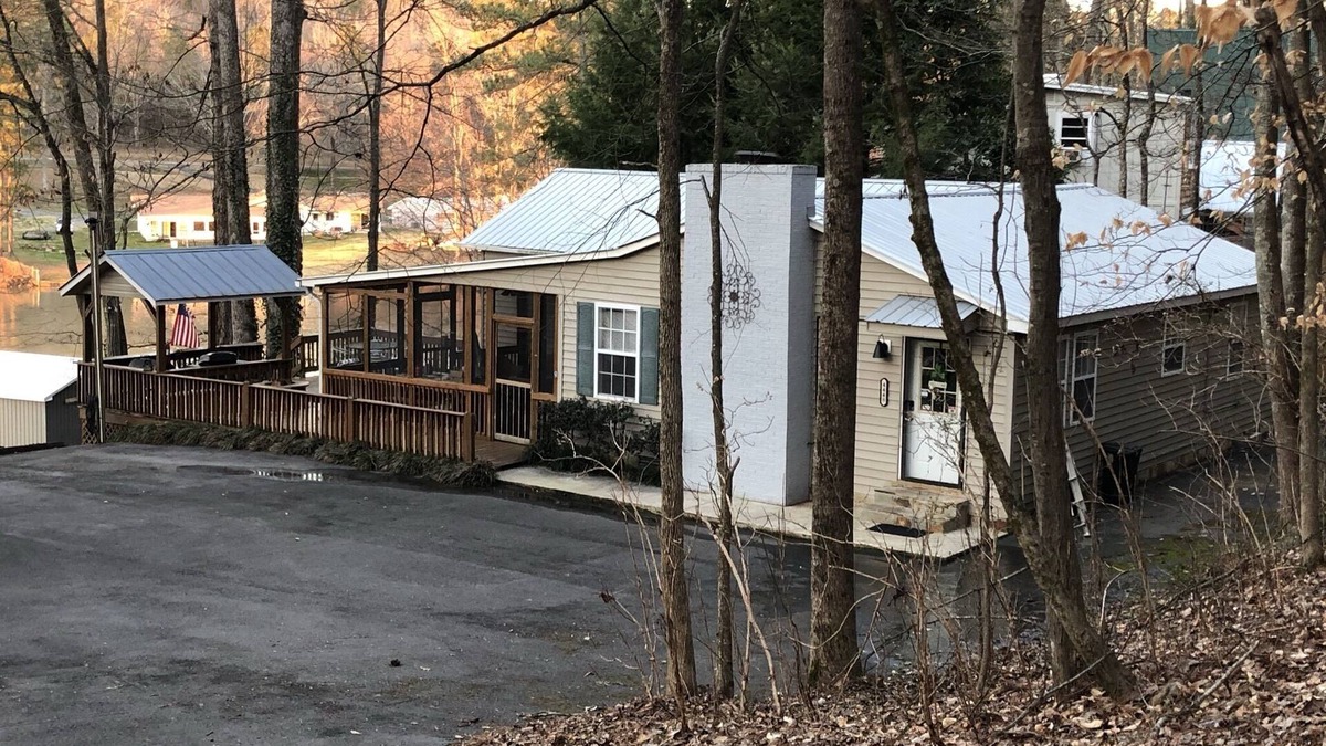 Guntersville House | Cabin in the Cove - Boathouse - Dog Friendly