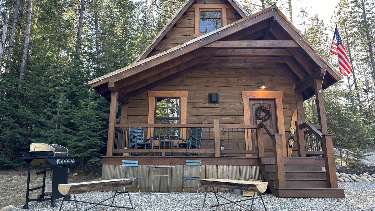 Sandpoint Cabin | Cabin in the Meadow