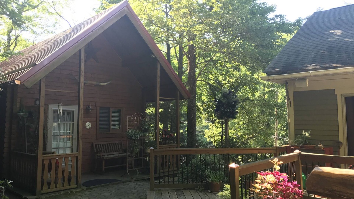 Ashfield Cabin | Cabin In the Trees In historic Jim Thorpe, on the side of Flagstaff Mountain