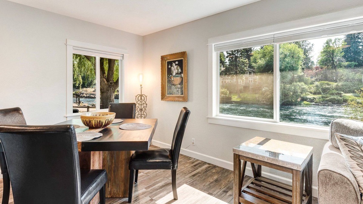Bend Cottage | "Cabin Leisure" Riverfront cottage just steps from Deschutes River