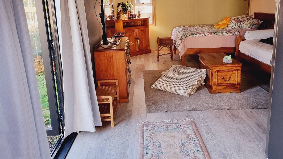 Johnsonville Cabin | Cabin near amenities & public transport in Wellington, wifi & creature comfort.