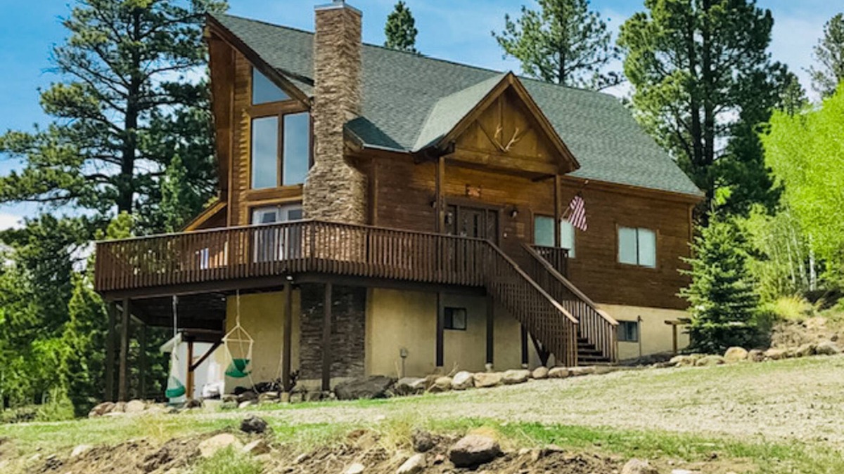 Mammoth Creek Cabin | Cabin near Panguitch Lake with mountain views, children's items, balcony, grill