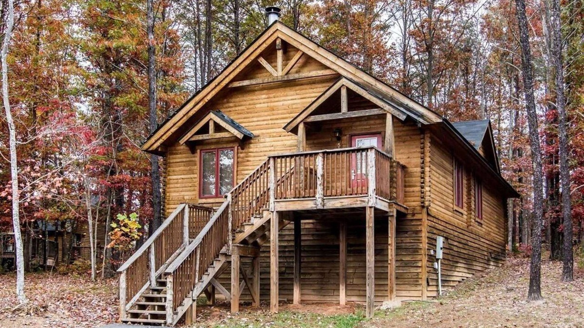 Gordonsville House | Cabin on 1,000 Acre Resort Horse-riding Huge Lake; Pools, Hot Tub,Games Kitchen