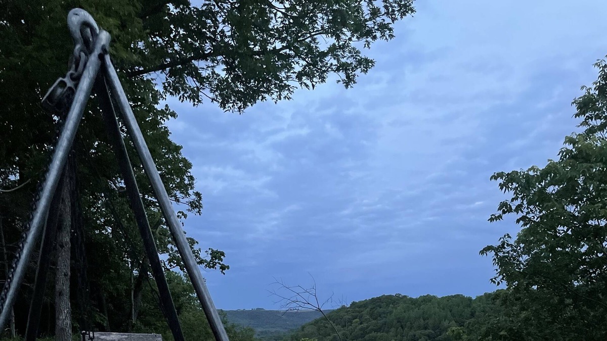 Winona County Cabin | Cabin on a cliff, with amazing view, and private hiking trails!