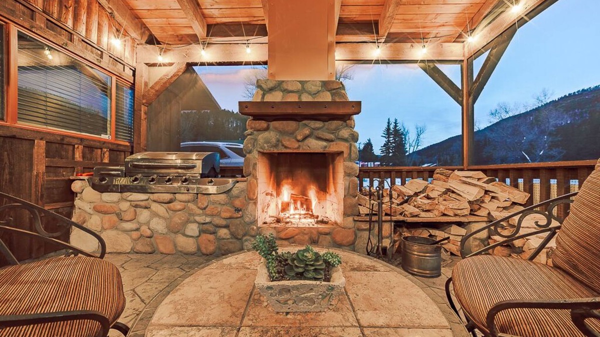 Red River Cabin | Cabin-on Main-1 Bed 1 Bath 1 SleepSofa Pet w/Fee