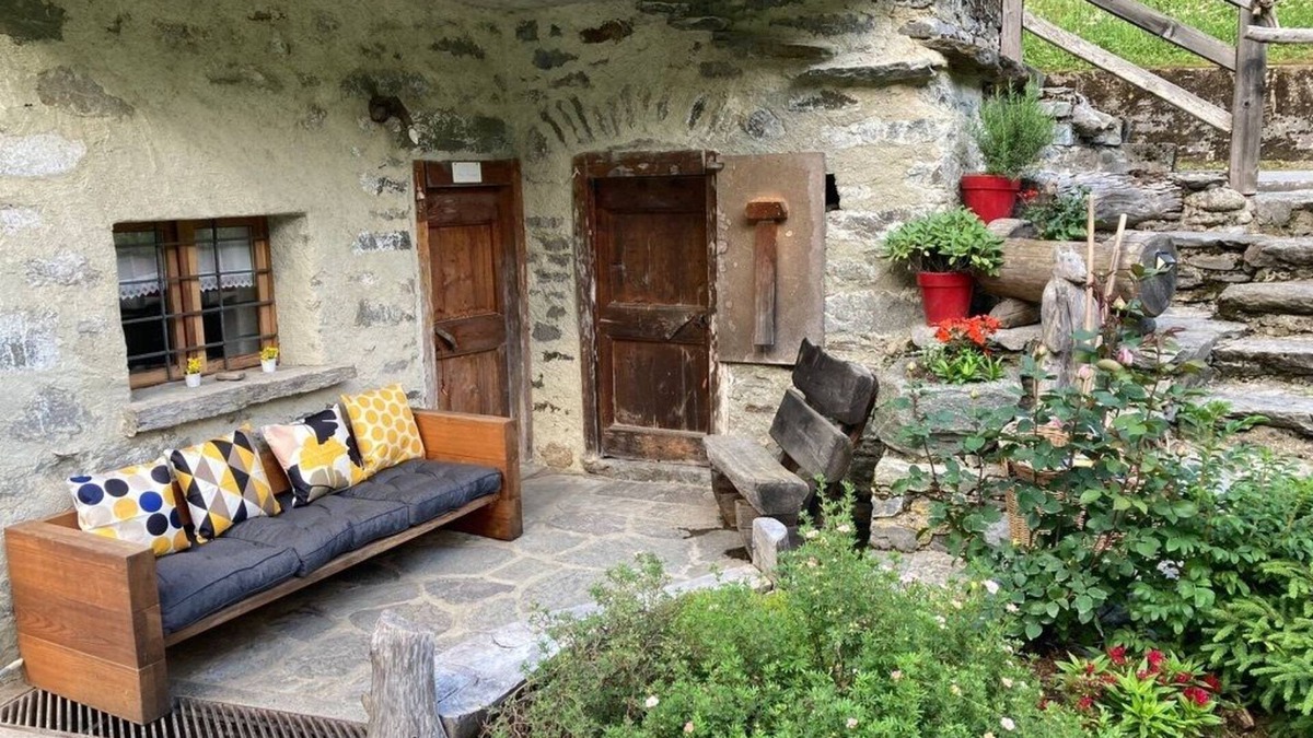 Grosio Ski Chalet | Cabin on the River in Valtellina