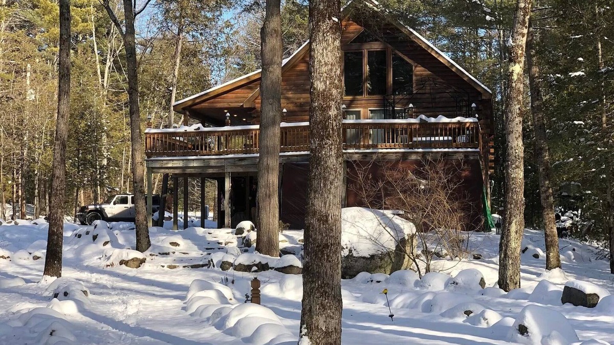 Brant Lake House | Cabin on the Schroon with nearby Skiing, Snowmobiling, Hiking and many lakes.