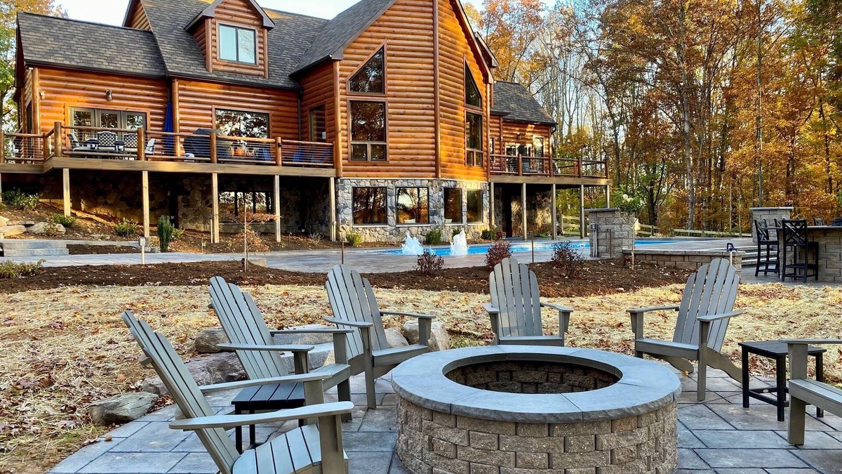 West Fairfax House | Cabin, Pool, Hot Tub, Wineries and Mountains Oh My!