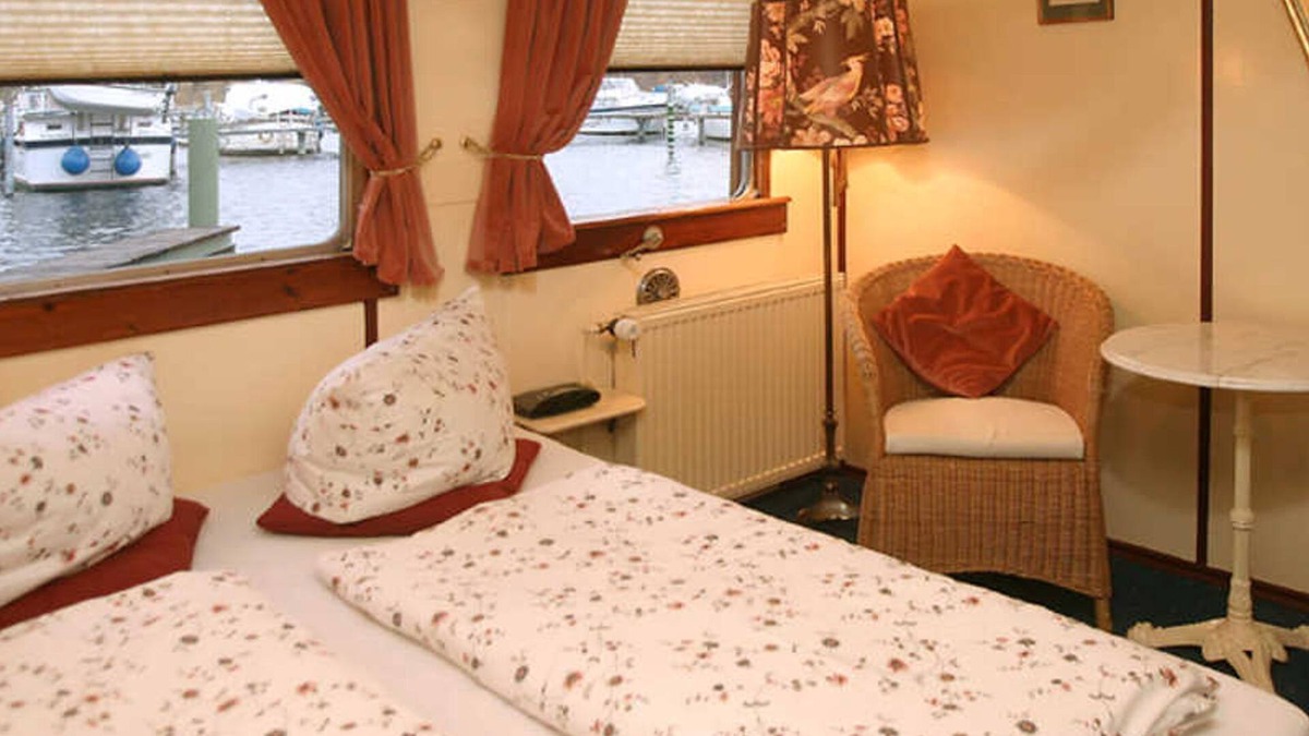Innenstadt Boat Rental | Cabin - Potsdam: Schiffspension Luise
