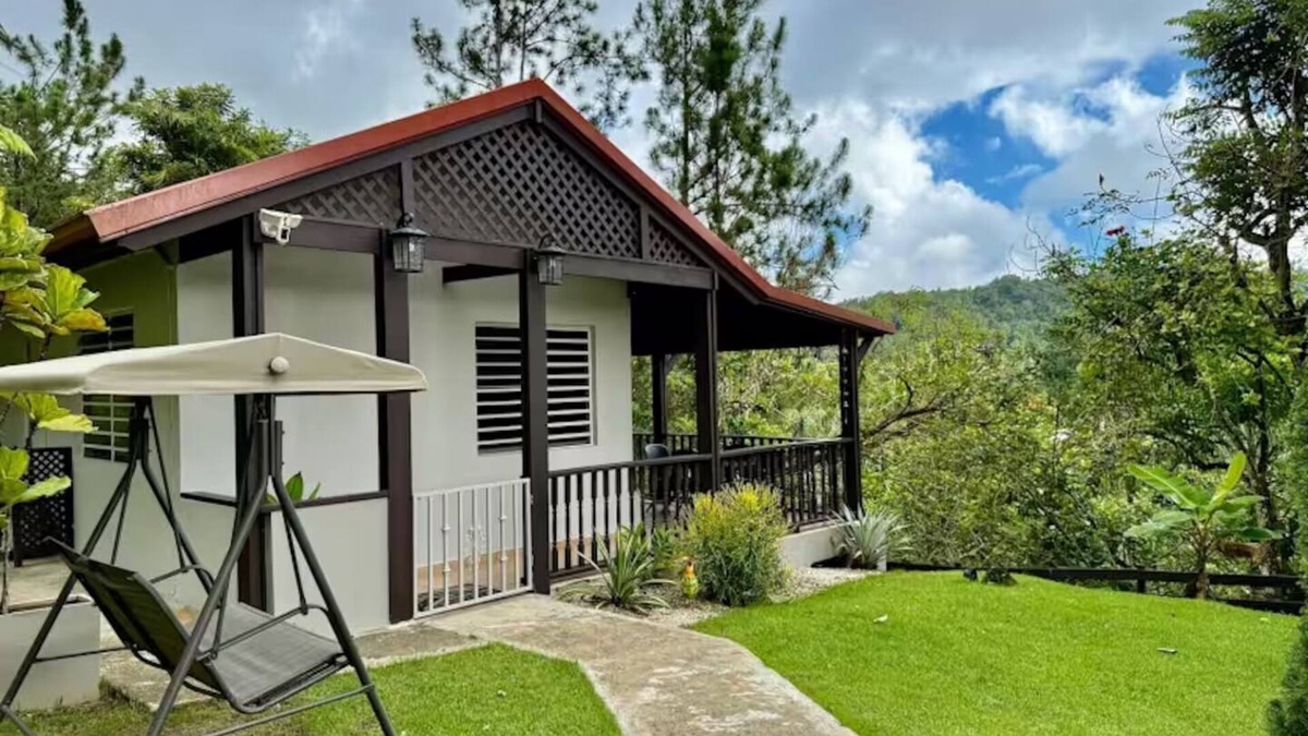 Cerro Cabin | Cabin among Pines: Pool w Heat, Fire Pit and Mini Golf, for couples and families