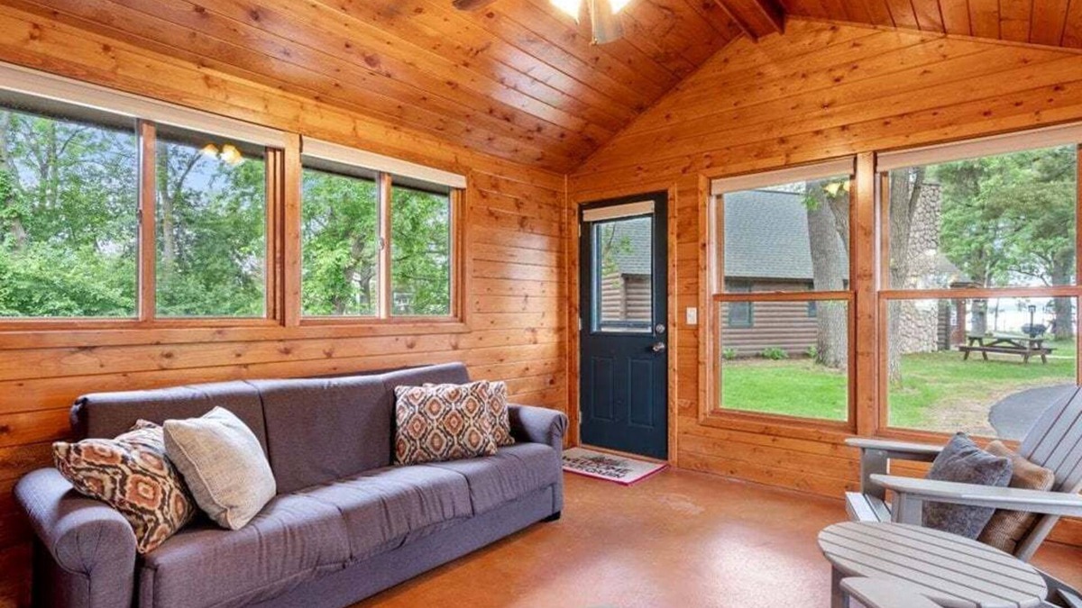 Nisswa Cabin | Cabin Retreat Steps from Gull Lake